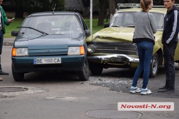 В центре Николаева столкнулись «Москвич» и «Славута»: пострадали 2 человека