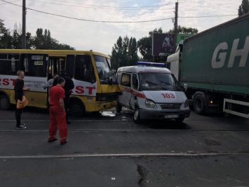 В Одессе столкнулись маршрутка и карета скорой помощи