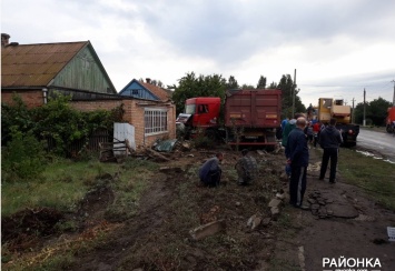 В Запорожской области фура протаранила двор частного дома