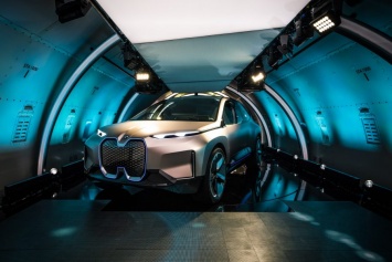 BMW раскрыла внешность электрического кроссовера iNext