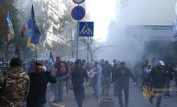 Беспорядки в центре Киева - нацисты пошли на штурм генпрокуратуры