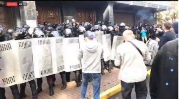 Столкновения под Генпрокуратурой: есть пострадавшие, полиция открыла дело (ФОТО)