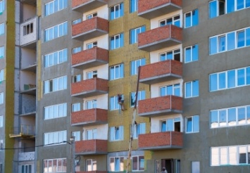 В поселке Слобожанский заканчивают строительство многоэтажки с "социальным жильем"