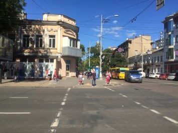 Доступная городская среда в Одессе: на Малой и Большой Арнаутской капитально отремонтировали 9 перекрестков. Фото