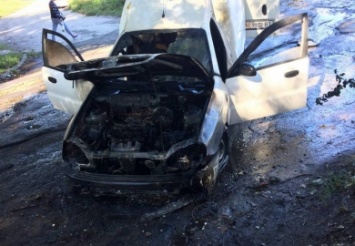 Из-за неисправной газовой установки в Днепре сгорел автомобиль