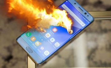 Ночной кошмар Samsung Galaxy Note повторился: начал валить густой дым, телефон загорелся