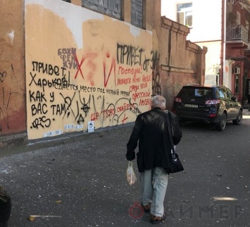 Одесская стена с закрашенным граффити повторяет судьбу харьковской
