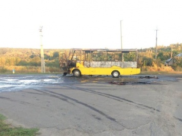 Не доехал: под Харьковом на ходу сгорел пассажирский автобус