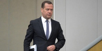 Медведев: в России достигнут лимит цен на бензин