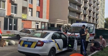 Упавший кусок балкона убил продавца магазина в киевском дворе