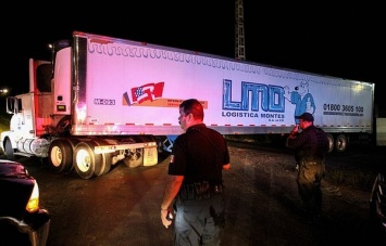 В Мексике обнаружили грузовик с 157 трупами