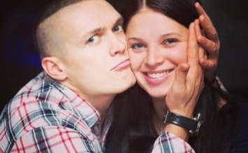 Вместе со школы: топ-10 самых романтичных фото Усика с женой