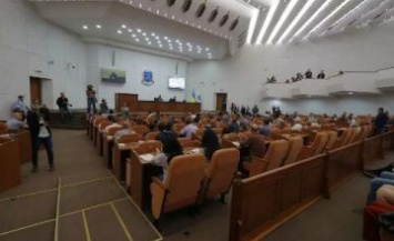 Горсовет Днепра по требованию жителей призвал Кабмин способствовать решению ситуации с Днепровским аэропортом