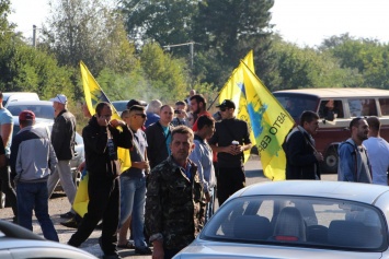 Водители на "евробляхах" перекрыли трассу Харьков-Киев