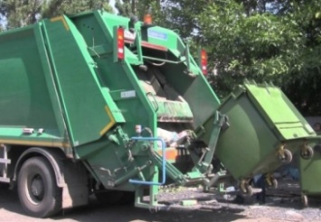 Уборкой мусора возле березановской школы в Днепре пообещали заняться сразу по закрытию сессии горсовета