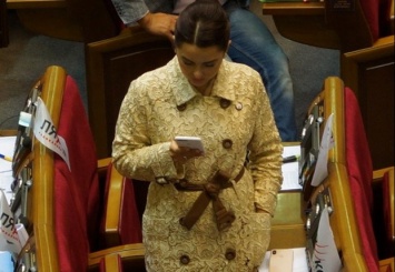 Дорогие украшения и дизайнерские наряды: В чем женщины-депутаты Верховной Рады ходят работу