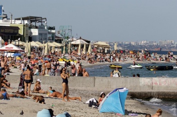 Пляжи забиты: Одесса показала Крыму настоящий бархатный сезон