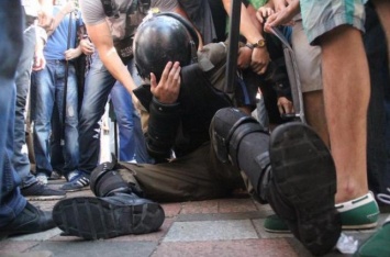 Под Радой произошли столкновения между активистами "Нацкорпуса" и силовиками