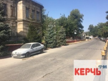 В Керчи администрация уберет с улиц три брошенных автомобиля