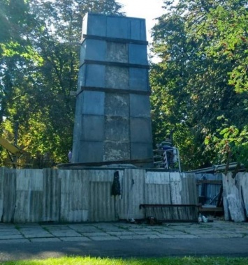 Гриша, пришло твое время: под Одессой ремонтируют склеп-могилу Котовского
