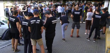 В центре Одессы митинговали активисты: они блокировали работу гостиницы и ресторана по «наводке» застройщика из соседнего двора