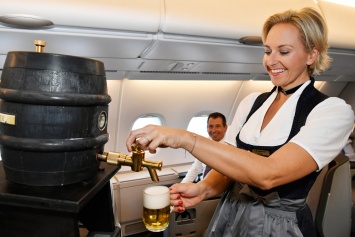 Lufthansa отметит Октоберфест раздачей бочкового пива в самолетах