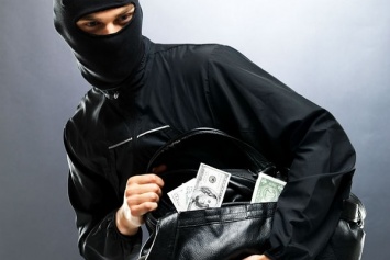 В Днепре грабители выкрали у горожанина 3 тысячи долларов