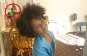 «Проклятие или чудо?»: Девочка появилась на фотографии за 3 года до своего рождения