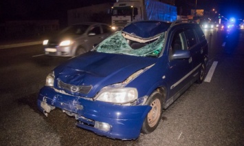 В Киеве погиб переходивший дорогу в неположенном месте мужчина (фото, видео)
