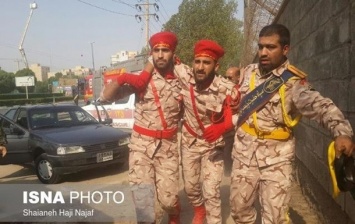 В Иране расстреляли военный парад, есть жертвы