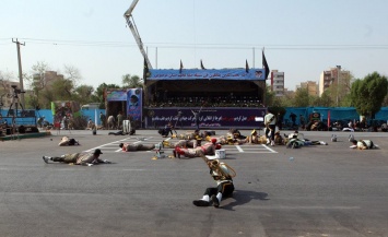 Террористы открыли стрельбу на военном параде в Иране, есть погибшие
