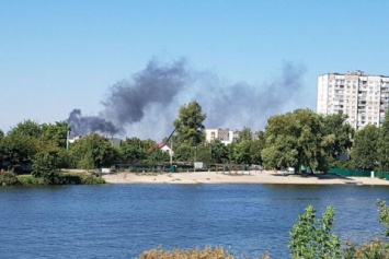 В Киеве загорелась свалка на Русановских садах