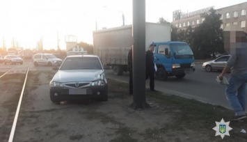 Происшествие в Харькове: мужчину забрала "скорая" (фото)