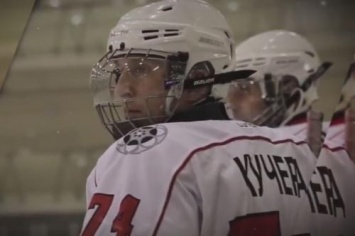 «Трус не играет в хоккей»: Поломанными ребрами закончилась тренировка для Оскара Кучеры