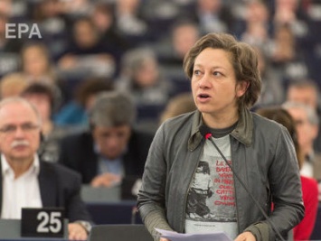 На поддерживающую сепаратистов на Донбассе евродепутата от Италии напали ультраправые