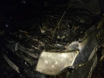 В Черкассах сгорел джип известного депутата: полиция рассматривает версию поджога