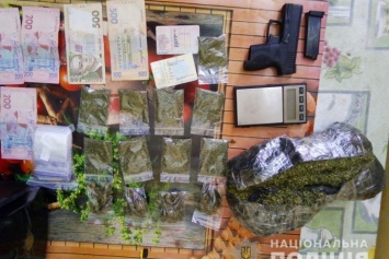 В Херсонской области задержали наркоторговцев с 18 кг марихуаны, пистолетами и гранатой