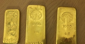 В Германии мужчина купил старый шкаф и нашел там 2,5 кг золота