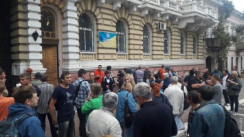 "Нет охоте на активистов": в Одессе пикетируют полицейский главк