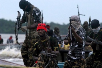 Пираты захватили 12 моряков швейцарского торгового судна у берегов Нигерии