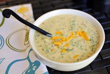 Диетический суп-пюре из брокколи с сыром