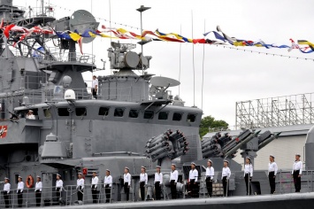 ВМС Украины прошли Крымский мост для строительства морской базы
