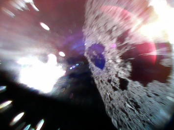 Япония отправила роверов на астероид Рюгу
