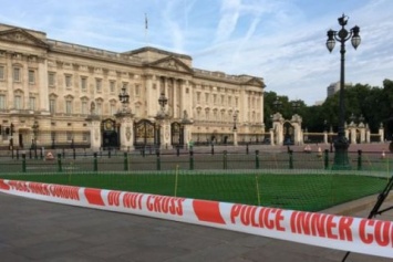 Полиция Лондона задержала туриста, пытавшегося войти в Букингемский дворец с брелком для ключей