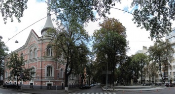 Новомосковский городской суд начал переводить дела в электронную форму
