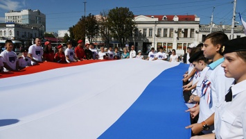 Творчески и патриотично: как крымчане отмечают День флага и герба