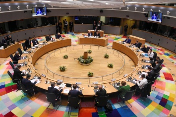 Еврокомиссия подает в суд на Польшу из-за ее судебной реформы
