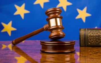 ЕС подал в суд на Польшу из-за скандальных законов о суде