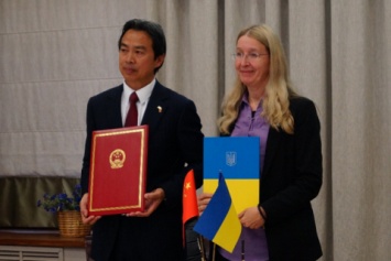 Украина подписала меморандум с Китаем на получение 50 автомобилей скорой помощи