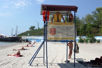 За лето на одесских пляжах спасли почти 1700 человек и вернули родителям 600 детей